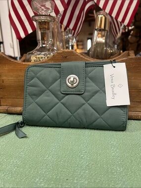NWT Vera Bradley Turnlock Wallet in Olive Leaf Pattern